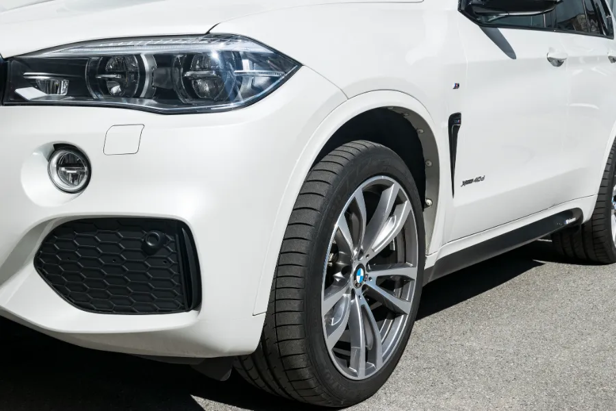How Headlight Polishing Enhances Vehicle Appearance And Value in Houston, TX How Headlight Polishing Enhances Vehicle Appearance And Value in Houston, TX